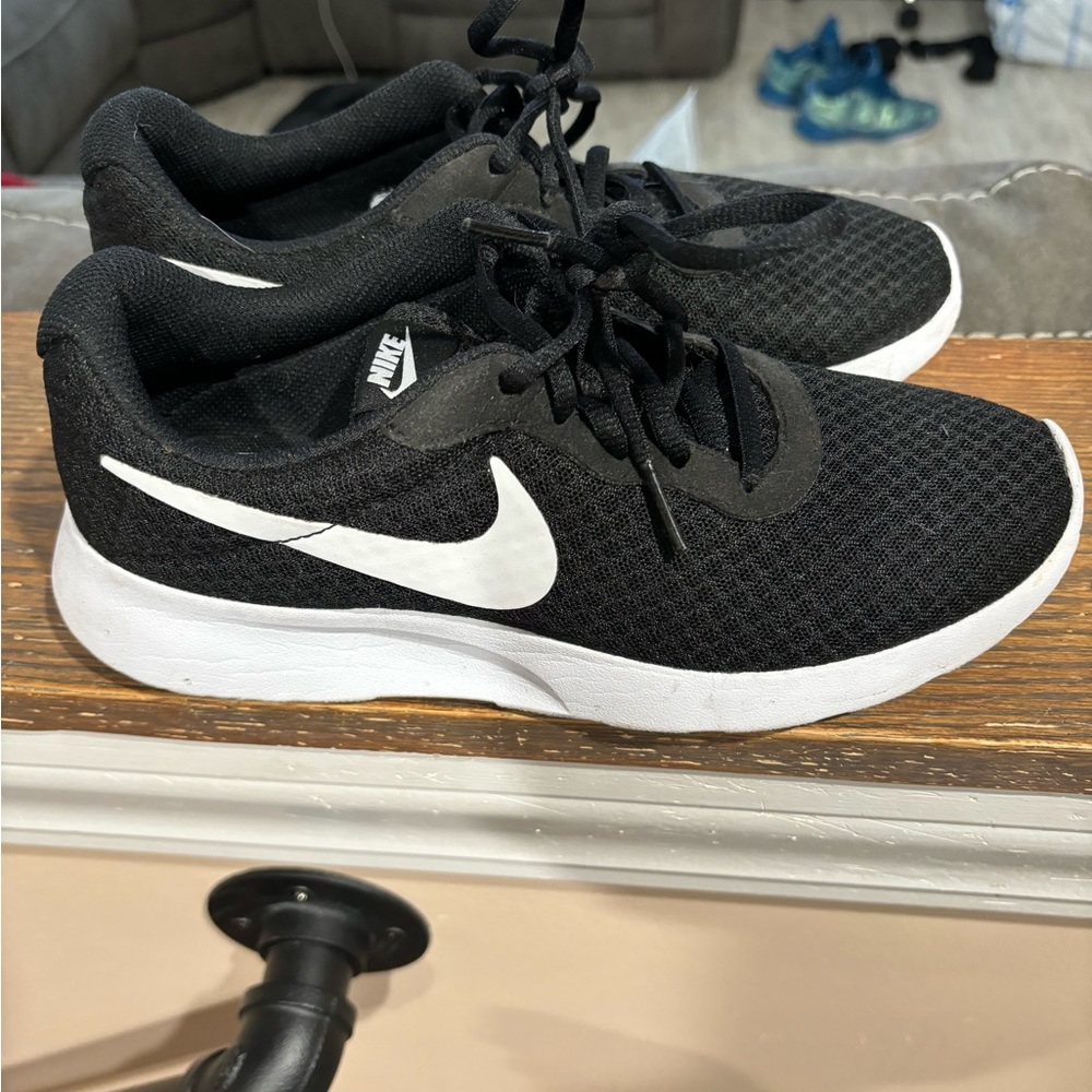 Nike Tanjun size 6.5